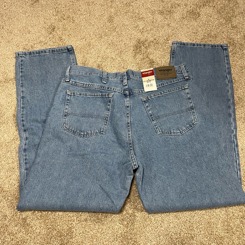 NWT Wrangler Authentic Men’s Jeans 35x30